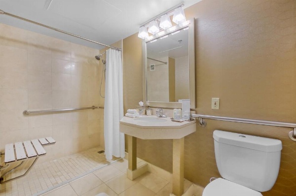 Omni Los Angeles Hotel At California Plaza image 24